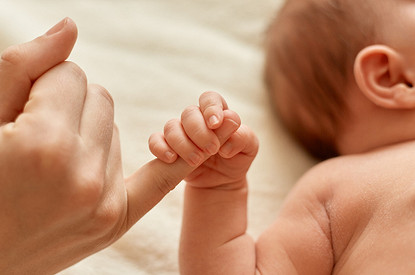 Как красиво назвать дочь: красивые имена для девочки в 2025 году