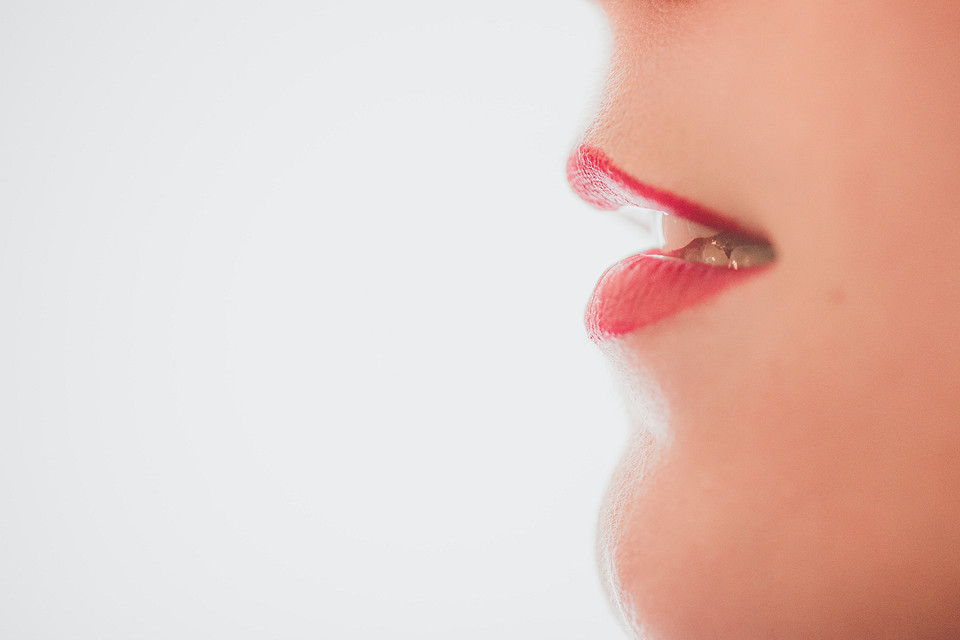 Как убрать запах изо рта: научные и домашние методы