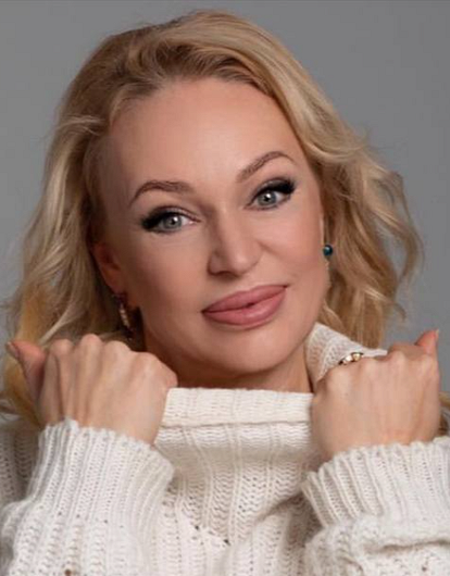 Девичье тело: Алла Довлатова показала постройневшую фигуру в купальнике
