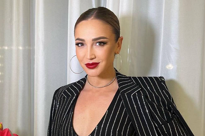 «Счастье внутри меня»: Ольга Бузова показала округлившийся живот (фото)