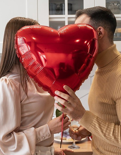 Тараканы для бывших: 4 странных и необычных акции ко Дню Святого Валентина