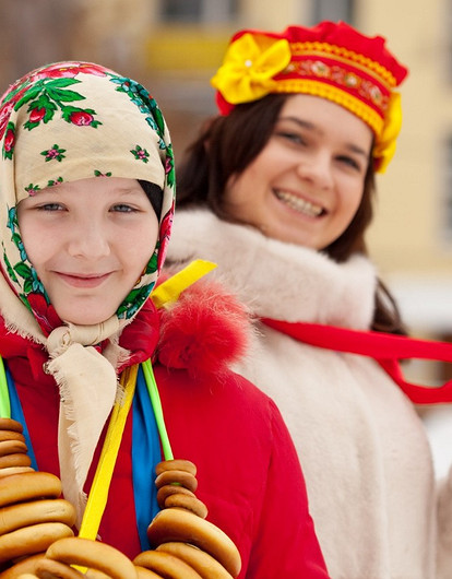 Гуляем на Масленицу: 5 веселых сценариев праздника для всей семьи