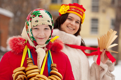 Гуляем на Масленицу: 5 веселых сценариев праздника для всей семьи