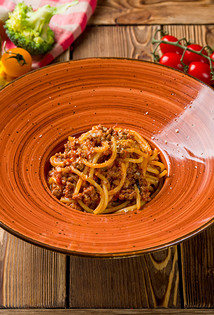 Спагетти Болоньезе в томатном соусе