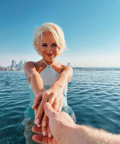 «Зови меня замуж»: Клава Кока выложила снимки с бойфрендом