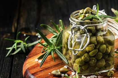 Каперсы: что это такое, куда добавляют и чем их можно заменить