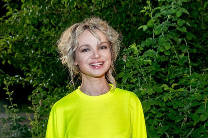 Вдова Джигарханяна вышла в свет с новым спутником