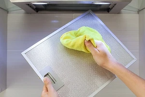 15 простых и эффективных способов почистить вытяжку на кухне