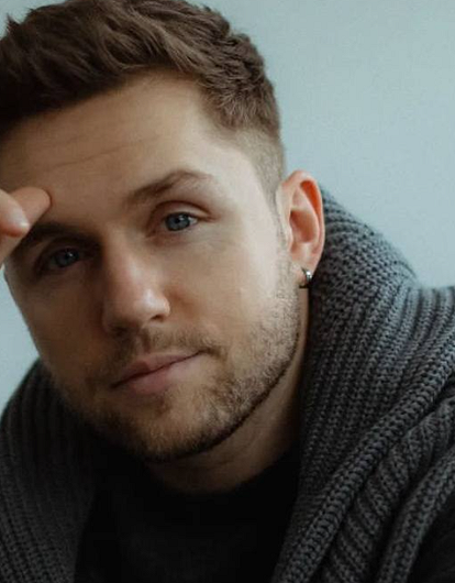 Папина копия: Влад Соколовский впервые показал лицо годовалого сына