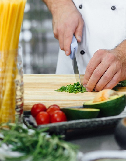 Медленно, но верно: что такое slow cooking и какие блюда можно готовить не спеша