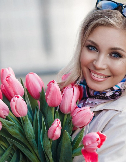 Весна, праздник, девушки: гороскоп для всех знаков зодиака с 6 по 12 марта