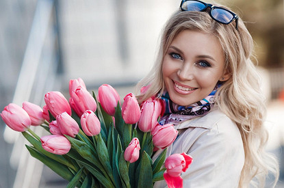 Весна, праздник, девушки: гороскоп для всех знаков зодиака с 6 по 12 марта