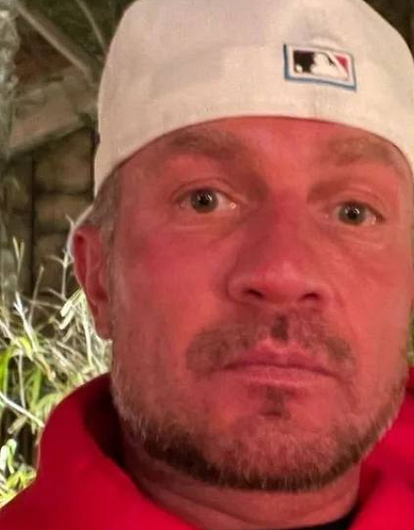 «Шансы 50 на 50»: врачи боятся выводить Романа Костомарова из комы