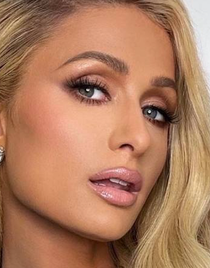 Пэрис Хилтон впервые показала лицо сына