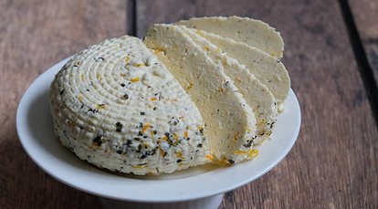 Как сделать сыр своими руками: мастер-класс от фермера | Сыр, Халлуми, Пищевые поделки