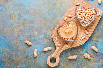 Как вкусно и быстро пожарить арахис: на сковороде, в духовке и микроволновке