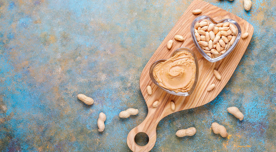 Как вкусно и быстро пожарить арахис: на сковороде, в духовке и микроволновке