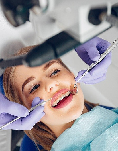 Смелее всех: 4 знака зодиака, которые точно не боятся стоматолога