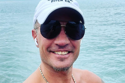 «Молюсь Богу за его здоровье»: мама Романа Костомарова расплакалась в его день рождения