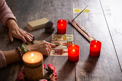 Как гадать на картах Таро: 4 простых расклада для начинающих