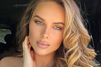 Певица Ханна показала фигуру после вторых родов