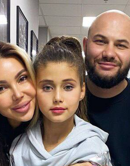 «Понимаю, что тебе тяжело с папой»: дочка Самойловой поддержала маму в конфликте с Джиганом