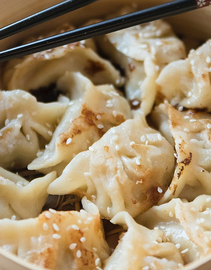 От равиоли до курзе: 5 разновидностей пельменей со всего мира (и как правильно их есть)