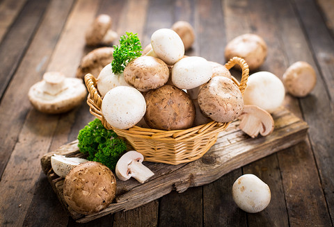 Лучшие источники этого витамина — лисички, вешенки, шампиньоны, шиитаке, белые. Но некоторые производители выращивают грибы в темноте, поэтому содержание ценного витамина у них ниже, чем...