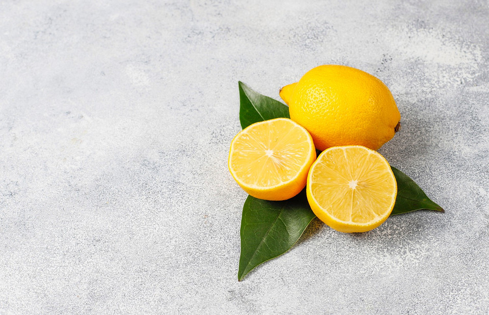 Зачем продвинутые хозяйки кладут лимон в микроволновку (кулинарный лайфхак)
