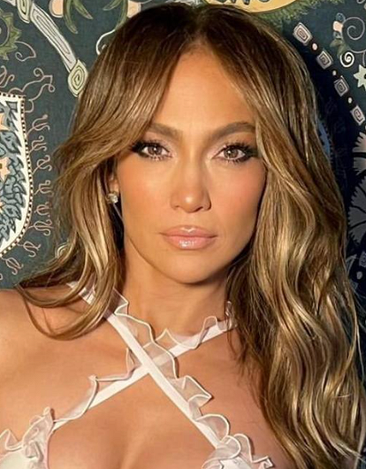 Глаз не отвести: Дженнифер Лопес снялась в откровенной фотосессии