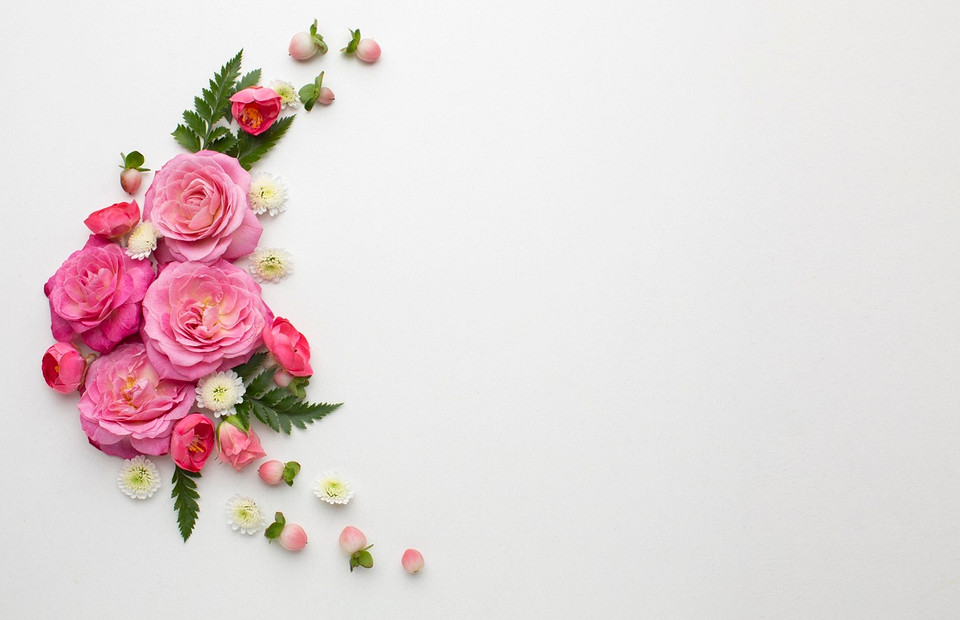 Искусственные цветы — не моветон: 5 мест в доме, где они будут смотреться стильно