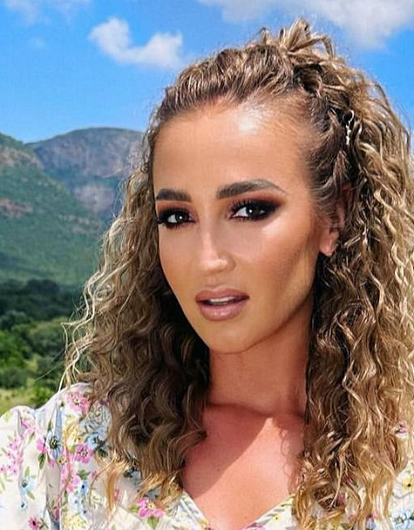 Жгучая брюнетка: Ольга Бузова кардинально сменила имидж