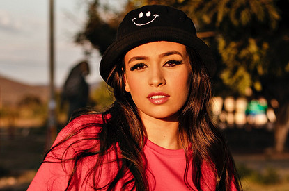 Платье-футболка: как носить и с чем сочетать, чтобы не остаться незамеченной