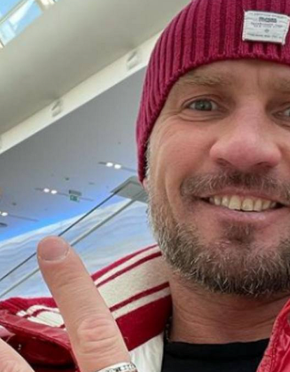 Роману Костомарову ампутировали пальцы на левой руке