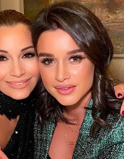 Ольга Орлова показала, как Бородина нянчится с ее новорожденной дочкой