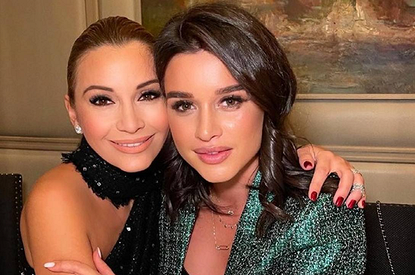 Ольга Орлова показала, как Бородина нянчится с ее новорожденной дочкой