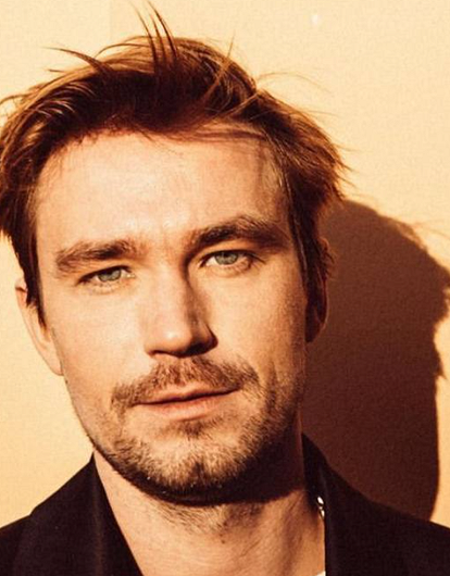 Александр Петров появился на публике с обручальным кольцом