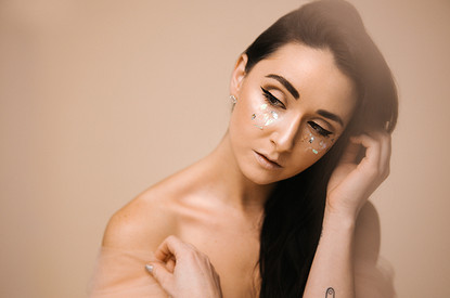 От инфламейджинга до гликации: популярные теории старения кожи (и зачем тебе это знать)