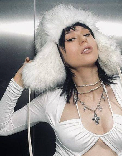 Певица IOWA показала первое фото с новорожденным ребенком