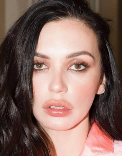 Ольга Серябкина похвасталась фигурой в откровенном наряде (фото)