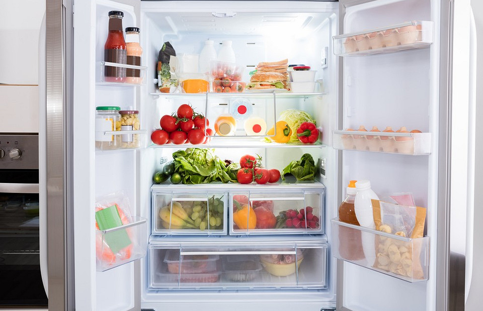 11 причин, почему не морозит холодильник (и как это исправить)