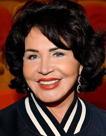 Бросила мужа ради юнца: Надежда Бабкина закрутила роман с молодым избранником