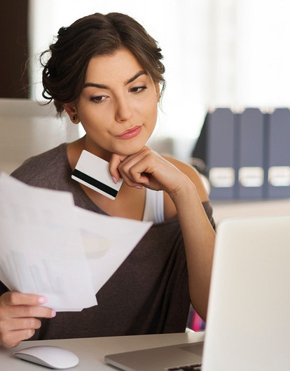 Кредитная ловушка: почему женщины чаще мужчин не могут выплатить долги и как этого избежать