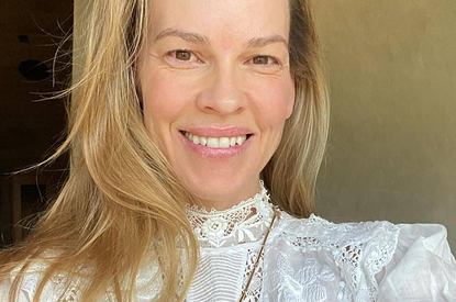 48-летняя Хилари Суонк впервые стала мамой