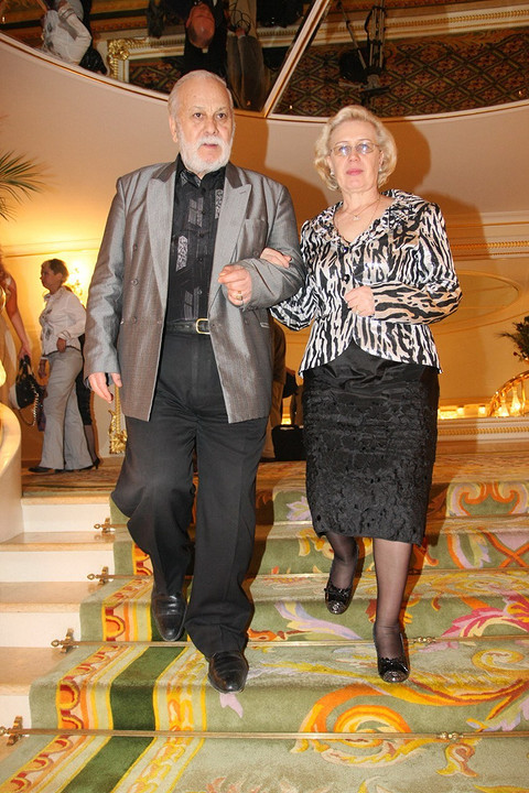 90-летний отец Филиппа Киркорова бросил жену ради новой любви