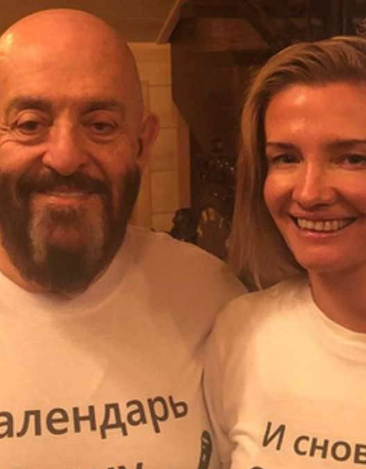 Михаил Шуфутинский сломал ногу из-за молодой жены