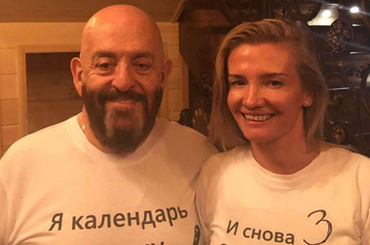 Михаил Шуфутинский сломал ногу из-за молодой жены