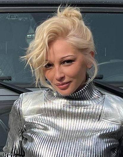 Настя Ивлеева показала, как выглядела до популярности (фото)