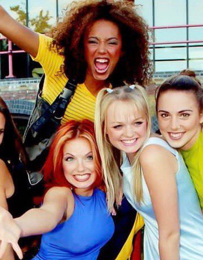 Одна чуть не умерла от истощения, а вторая впала в тяжелую депрессию: что стало с солистками Spice Girls и как они выглядят сейчас