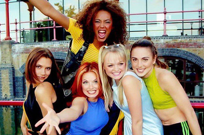 Одна чуть не умерла от истощения, а вторая впала в тяжелую депрессию: что стало с солистками Spice Girls и как они выглядят сейчас